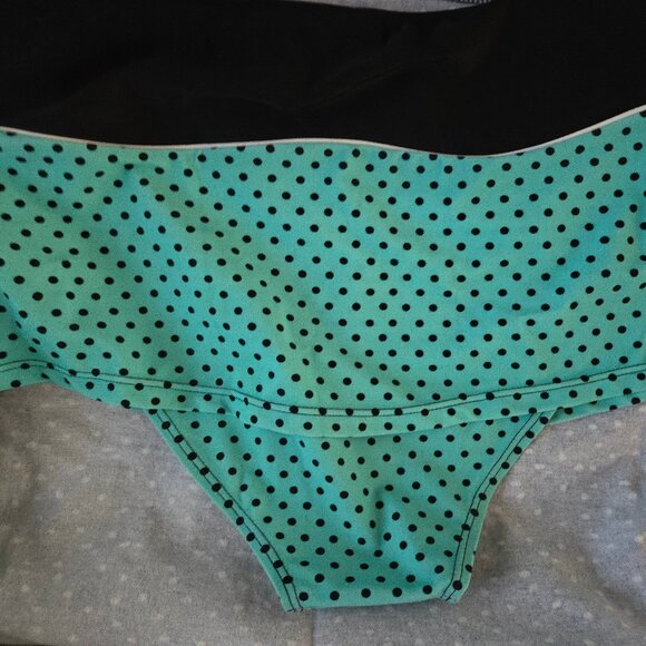 Banjo And Cake Pin-up Bikini Set. Polka Dots and Roses. MEDIUM NWT - Picture 6 of 8